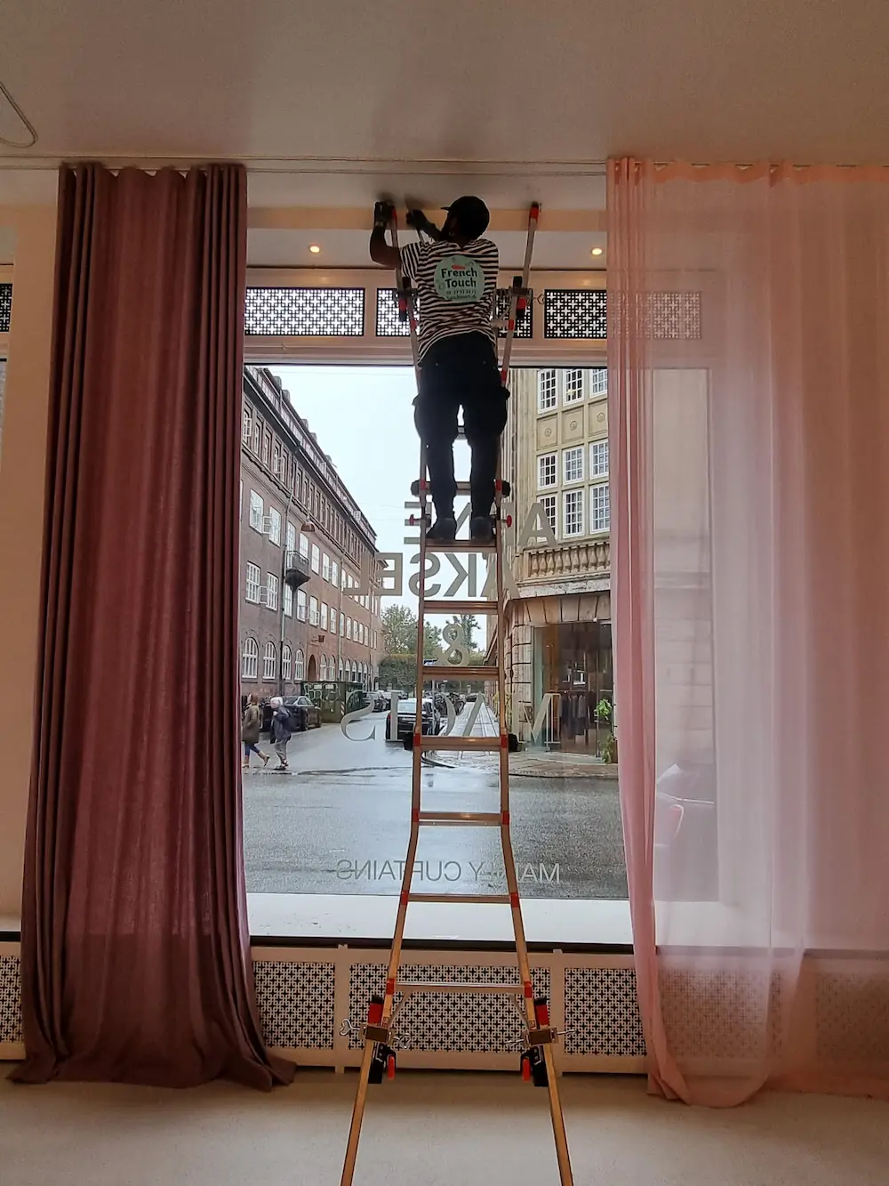 curtain-2023.webp